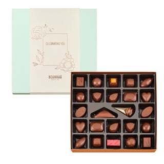 Feierliche Blumen-Geschenkbox Milch