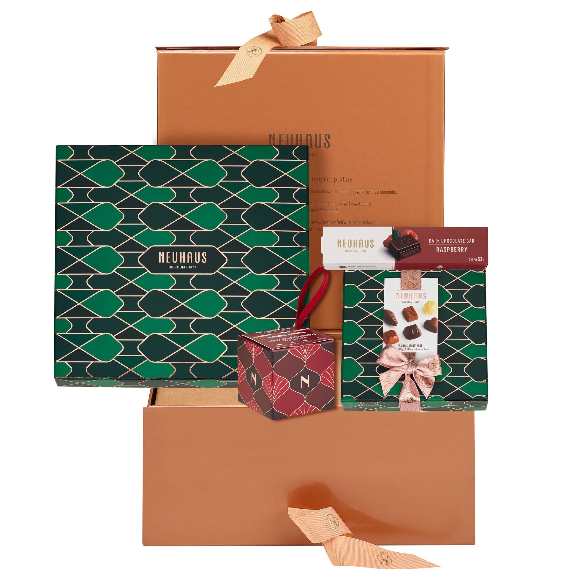 Christmas Basket Small image number 01