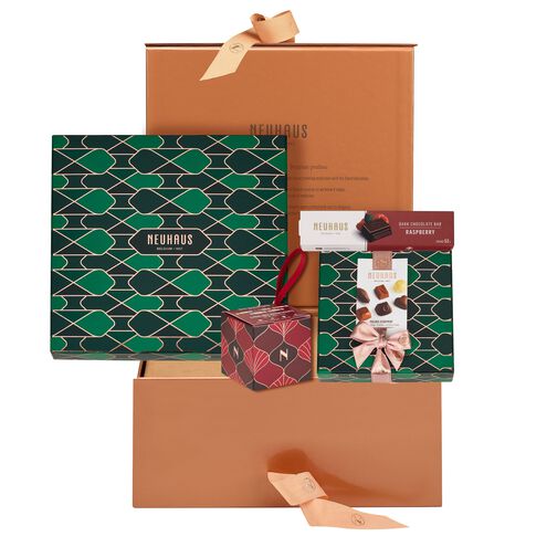 Christmas Basket Small image number 01