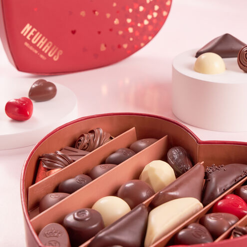 Valentine Medium Heart Box 28 PC image number 21