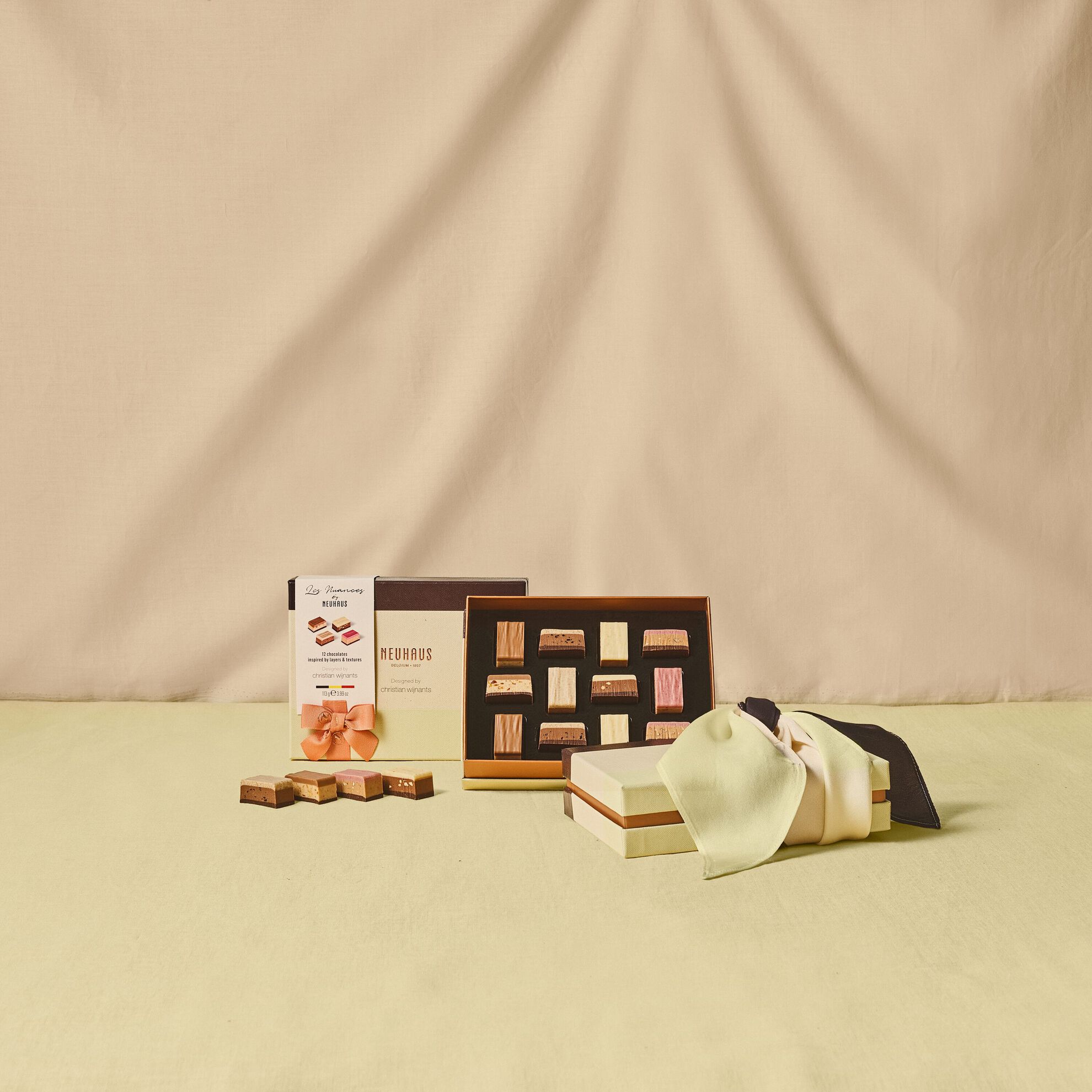 Les Nuances - Small and Silk Scarf Gift Collection image number 11