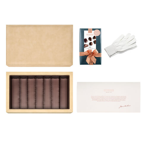 Hosting Box + Ballotin Dark 350 g image number 01
