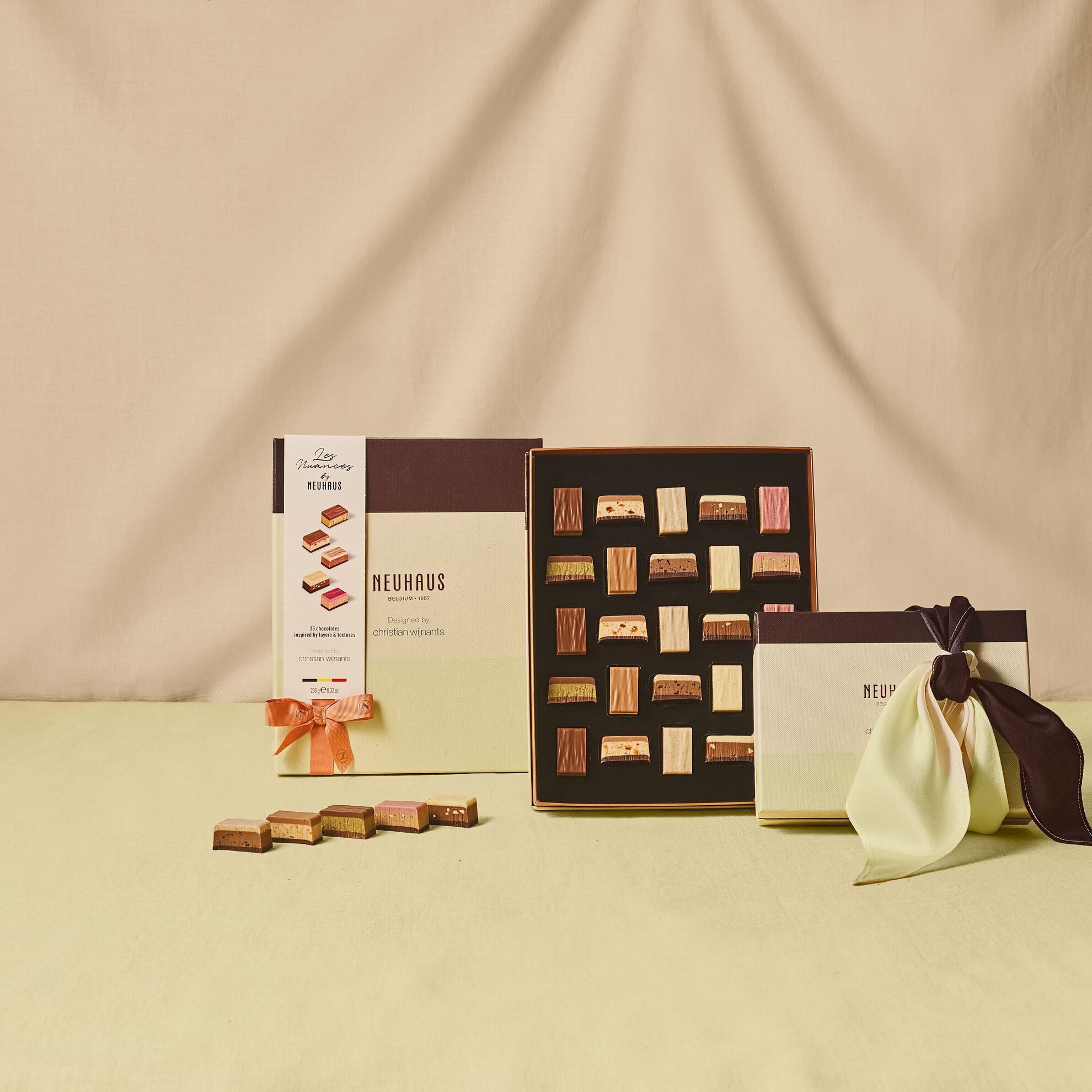 Les Nuances and Silk Scarf Gift Collection image number 11